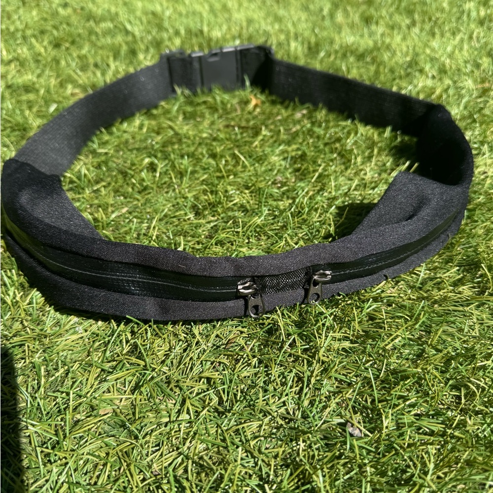 Slim belt bag